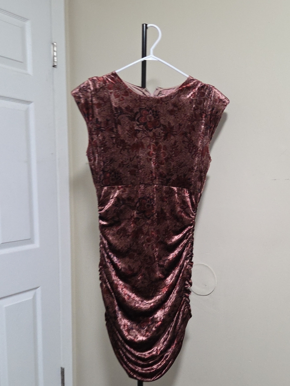 Guess Velvet Floral Ruched Sheath Dress in Rose Brown
